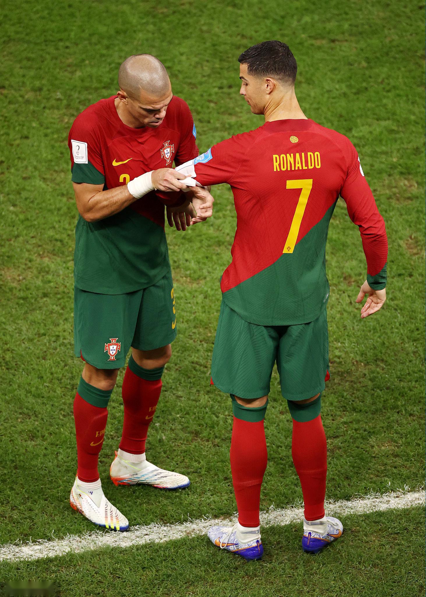 夏洛特黄蜂训练开放日，赛后伤情更新引欢呼，西甲在即，轮换策略成焦点(哈里伯顿伤势最新消息)-爱游戏娱乐